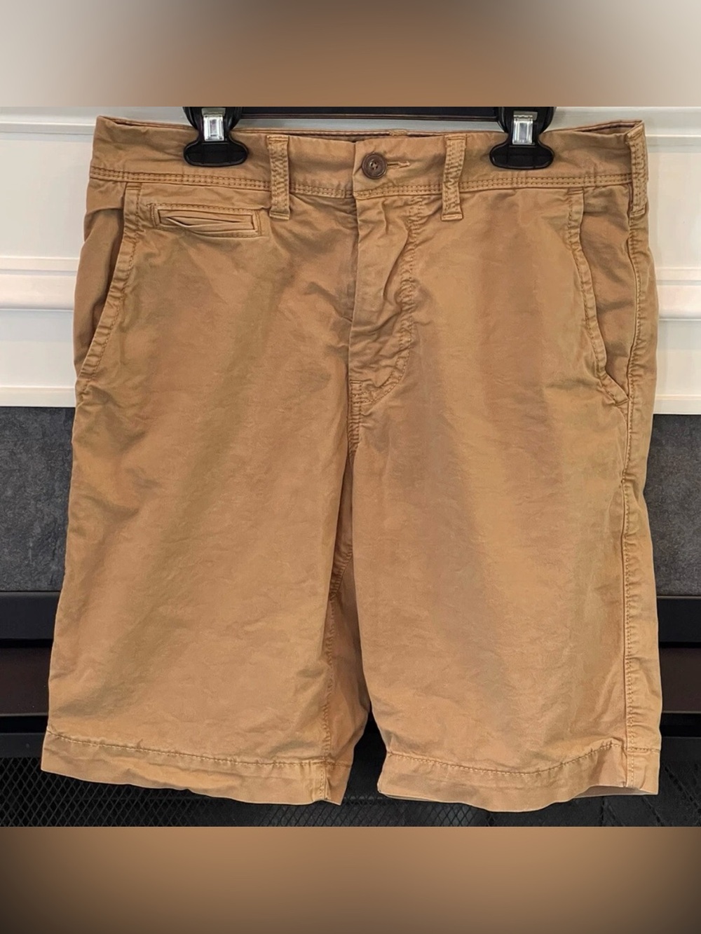 American Eagle Men’s Ne(x)t Level Flex Dark Khaki Shorts